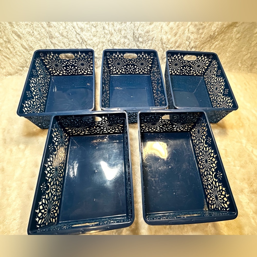 Set of 5 Plastic Daisy Cut Out Storage Baskets Storage Bins Shelf Organizers - Picture 4 of 9